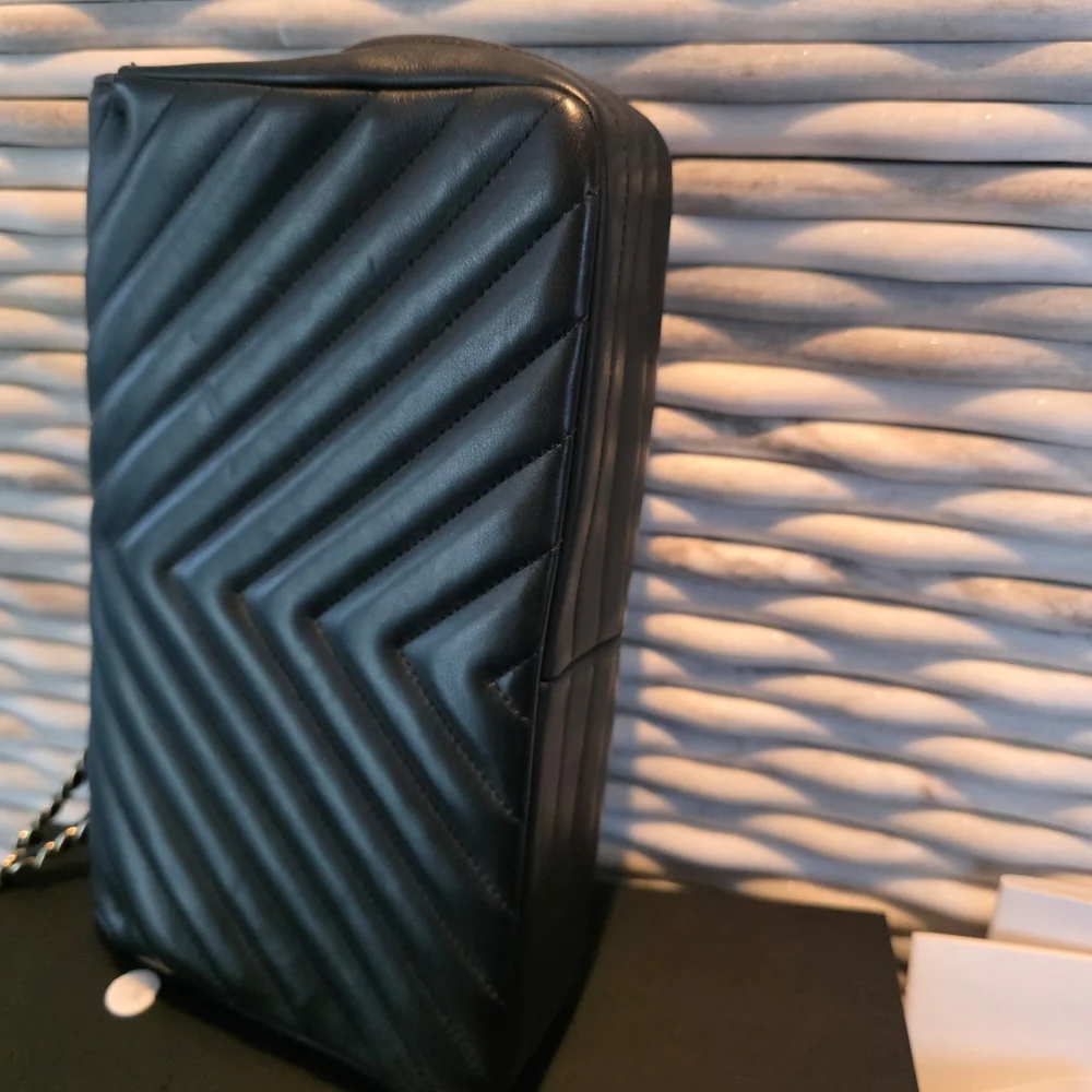 Chanel Chevron Quilted Statement Bag - Picture 6 of 16